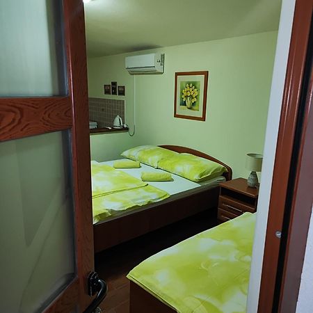 Apartmani Am Krk Town Exterior foto